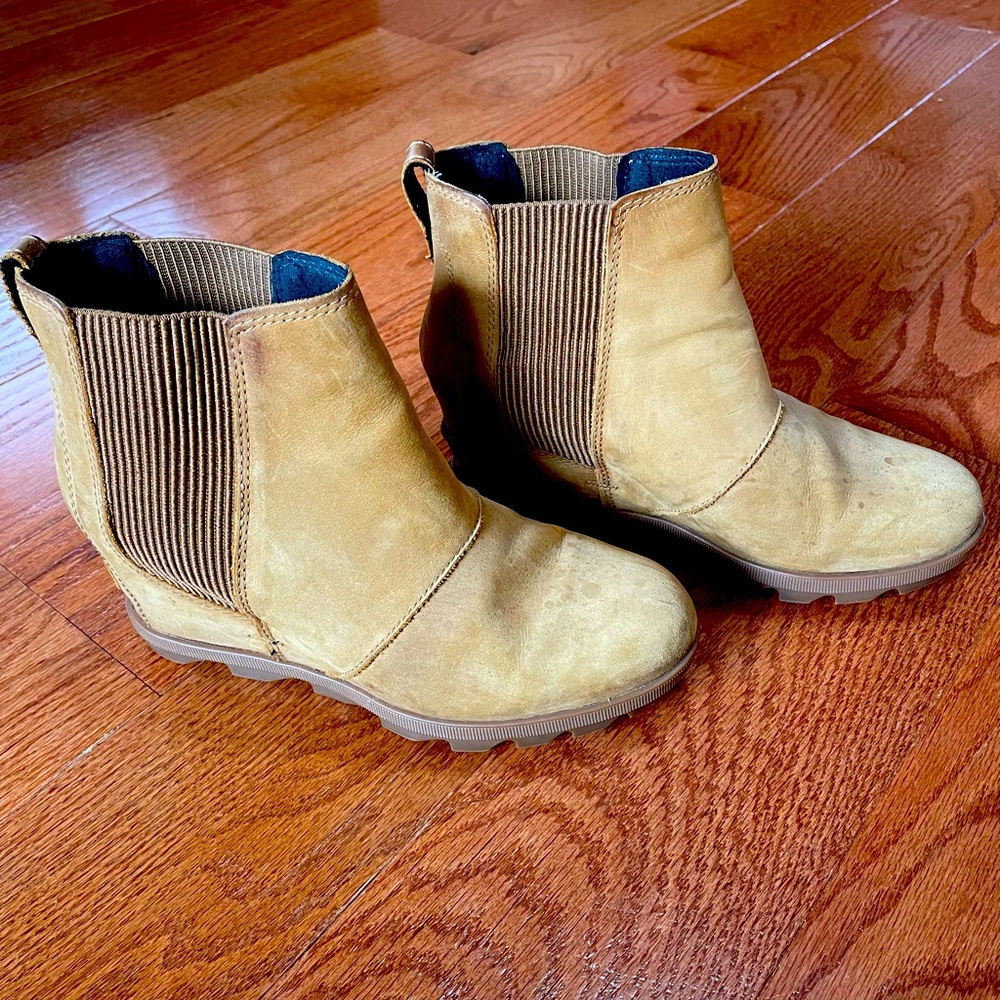 Sorel Women’s Joan of Arctic Chelsea Boot, Sz 8, Camel Brown